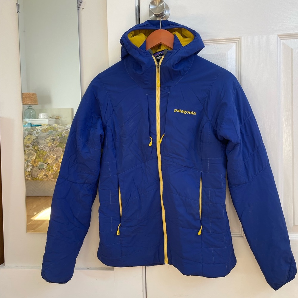 Womens Patagonia hooded lightweight jacket